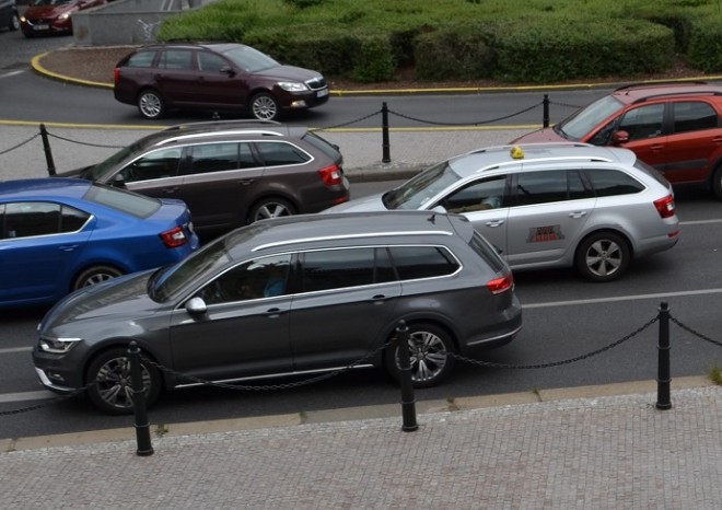 ​Taxikáři mají mít řidičský průkaz z Česka nebo EU, navrhují poslanci