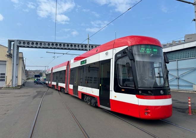 ​Do Brna dorazila první z patnácti nových tramvají Škoda ForCity Smart 45T