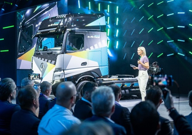 IAA 2022: Ocenění pro eActros LongHaul a premiéra nového modelu eCanter