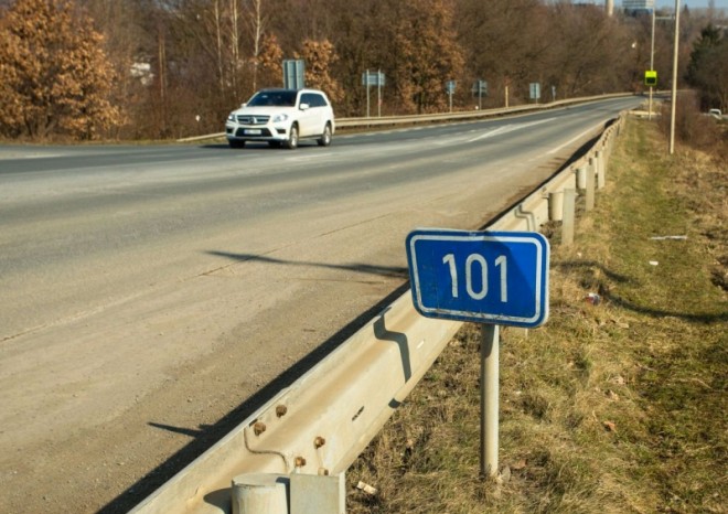O pomoc s opravou krajských silnic zatím požádaly pouze dva kraje