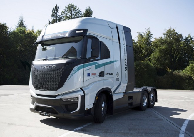 ​EMPOWER: IVECO a Toyota spojují síly při vývoji nové generace těžkých nákladních vozidel s vodíkovými palivovými články