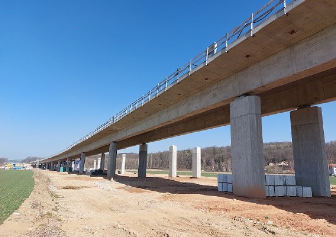 ​Dálniční síť se podle ministra dopravy v roce 2024 rozšíří o 118 km nových dálnic