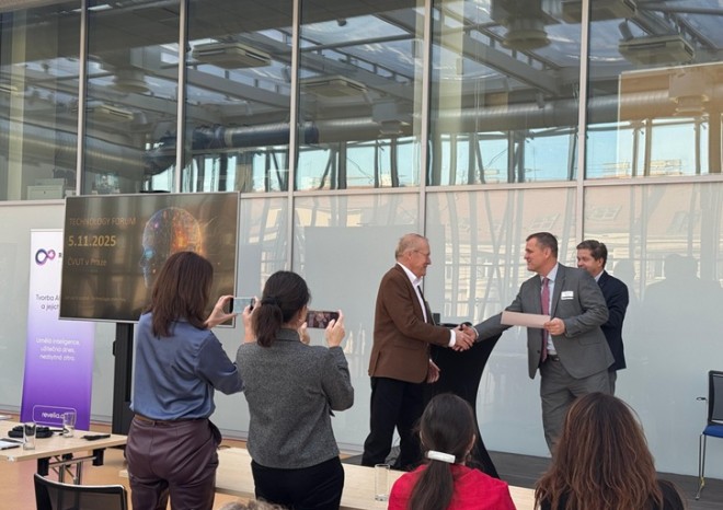 ​Katedra logistiky podnikohospodářské fakulty VŠE oceněná za mimořádný přínos ve vzdělávání profesionálů logistiky