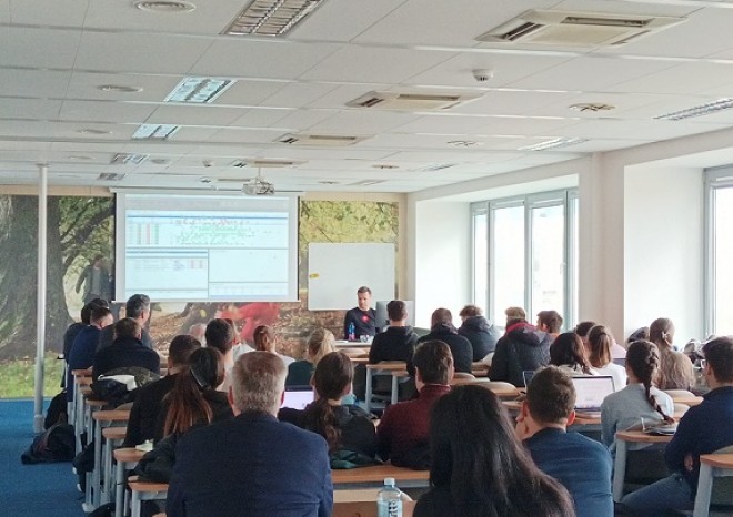 ​Vysoká škola logistiky uspořádala miniveletrh českých logistických softwarů
