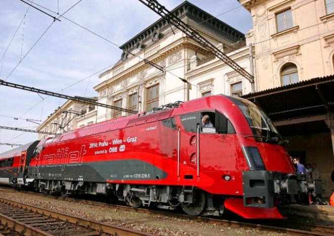 Zelený: ČD musí zastavit zadlužování a investovat do nových vozidel